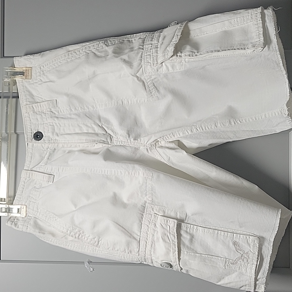 American Eagle Outfitters White Cargo Shorts Size 26